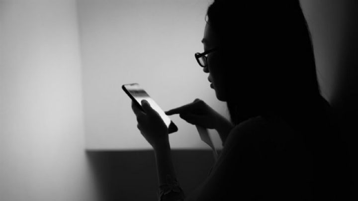 Violencia digital contra mujeres: desde sextorsión a estafas, estos son 10 ataques que más sufren