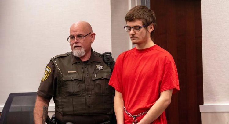 Adolescente que mató a sus padres para intentar matar a Trump recibe cadena perpetu