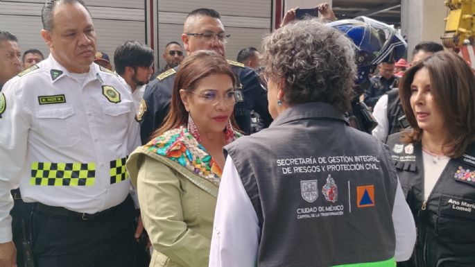 Colapsa edificio en demolición en San Antonio Abad; hay tres personas atrapadas