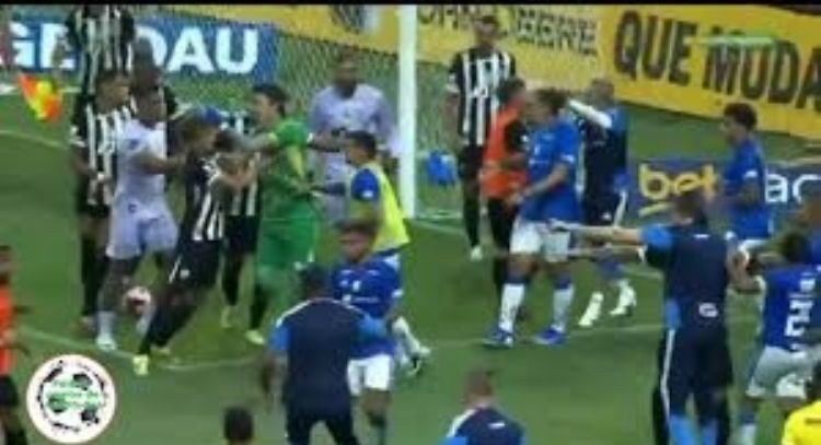 Partido de Cruzeiro vs. Atlético Mineiro terminó con 23 expulsados tras pelea campal (Videos)