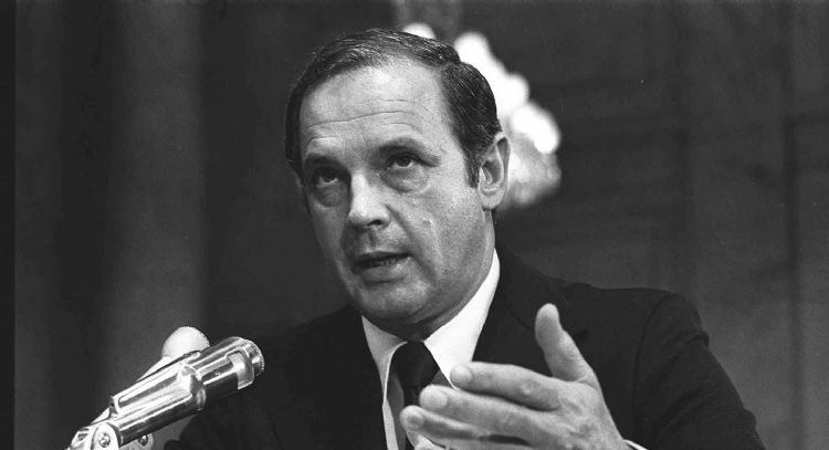 Alexander Butterfield, el asesor de Nixon que divulgó las cintas de Watergate, murió a los 99 años
