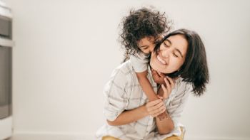 Tarjeta Mamá Soltera 2026: requisitos, registro en línea y monto del apoyo económico