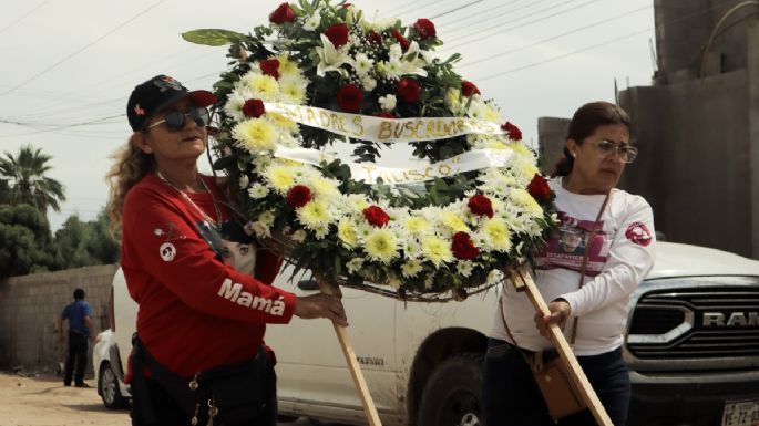 Colectivos despiden a hijo de Cecilia Flores, quien seguirá en la búsqueda de su otro hijo