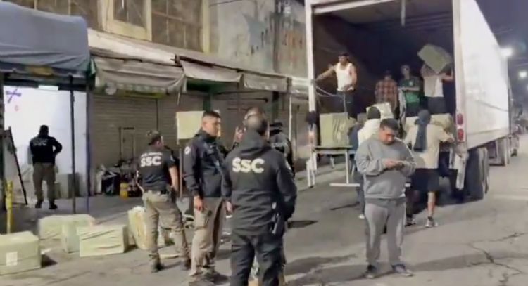 Decomisan 79 toneladas de perfumes y cosméticos ilegales en el Centro Histórico de la CDMX