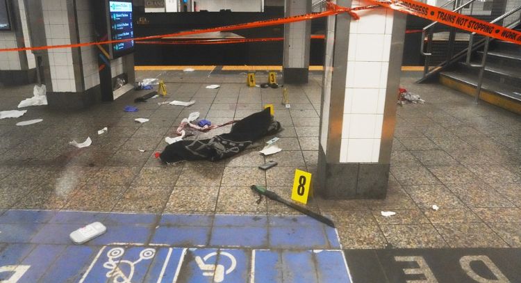 Ataque con machete en estación Grand Central, Nueva York, deja tres heridos; policía mata al agresor
