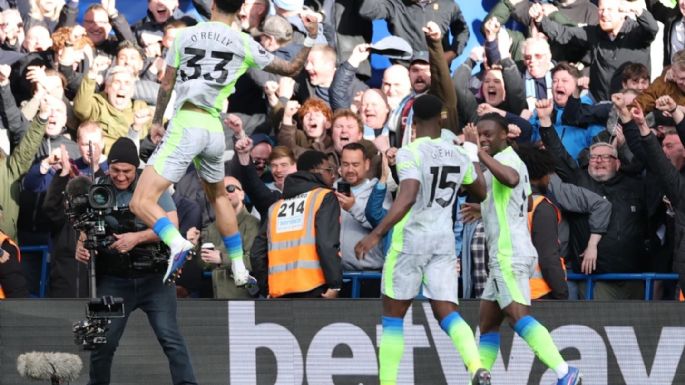 Manchester City vence 3-0 al Chelsea y se acerca al Arsenal en la lucha por el título de la Premier