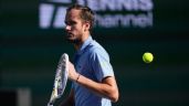 Foto ilustrativa de la nota titulada: Multan a Medvedev con 7 mil dólares por conducta antideportiva tras romper su raqueta siete veces