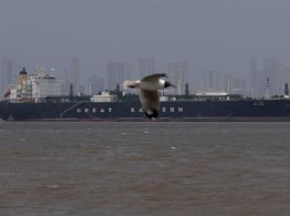 China pide un "paso sin obstáculos" a través de Ormuz tras el anuncio de bloqueo por parte de Trump