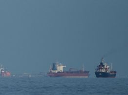 EU dice que está listo para bloquear los puertos de Irán; Teherán amenaza puertos en Oriente Medio