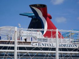 Acusan a joven de 16 años de Florida de agredir sexualmente y asesinar a su hermanastra en crucero