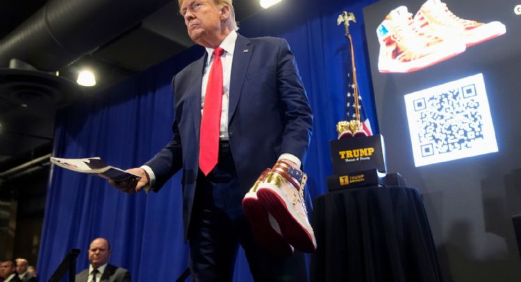 Expertos alertan por posibles conflictos de interés en negocios de la familia Trump