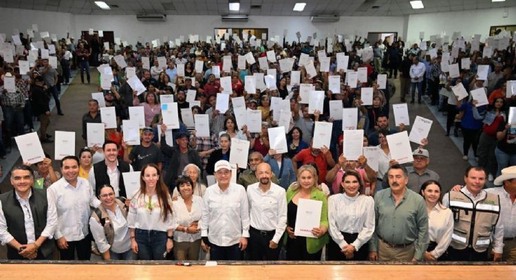 Gobernador Durazo y Sedatu entregan escrituras  y fortalecen certeza patrimonial en Sonora