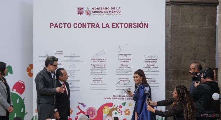Brugada firma Pacto contra la Extorsión; se busca “romper el silencio”