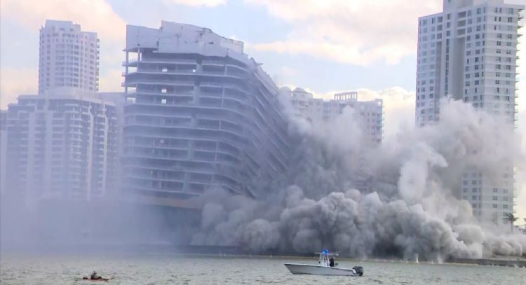 El icónico hotel Mandarin Oriental de Miami es demolido tras 25 años en pie (Videos)