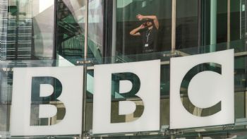 La BBC anuncia hasta 2 mil despidos en un duro plan para recortar el 10% de su presupuesto