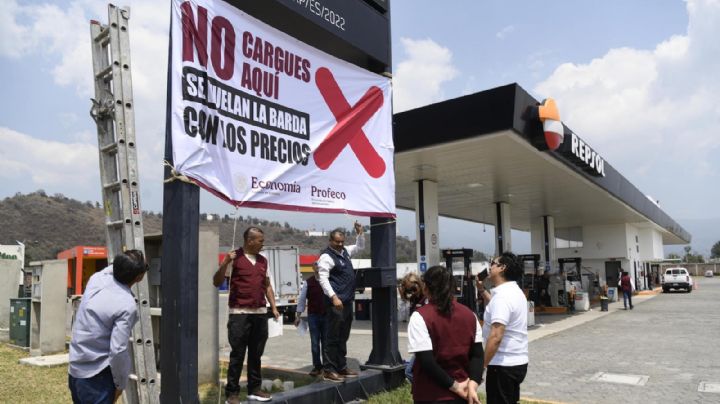 Profeco coloca lonas en gasolinerías que venden más caro el combustible