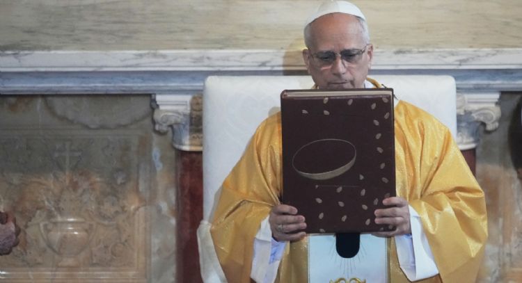 Ante críticas a Trump, el papa León XIV insiste: el mundo necesita escuchar un mensaje de paz