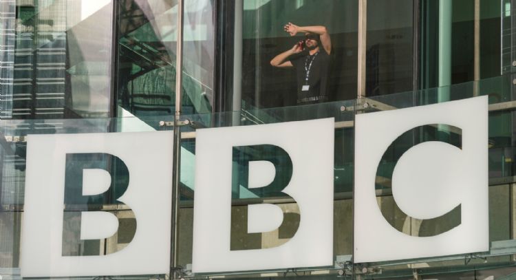 La BBC anuncia hasta 2 mil despidos en un duro plan para recortar el 10% de su presupuesto