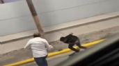 Foto ilustrativa de la nota titulada: Agreden y persiguen a reportero en plena trasmisión en vivo en Saltillo (Video)