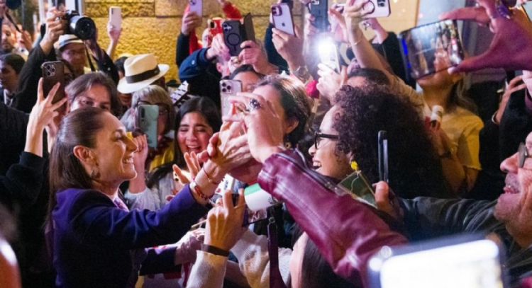 Simpatizantes de Sheinbaum la reciben con música en Barcelona (Video)