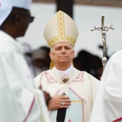 Papa señala que “no me interesa en absoluto” debatir con Trump, pero seguirá predicando la paz