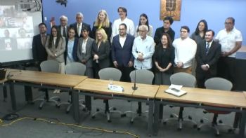 México transita hacia una autocracia electoral bajo Morena, alertan académicos