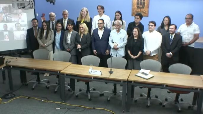 México transita hacia una autocracia electoral bajo Morena, alertan académicos