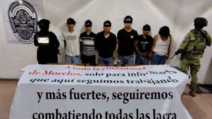 Detienen a 6 presuntos integrantes de La Familia Michoacana cuando colocaban narcomanta en Morelos
