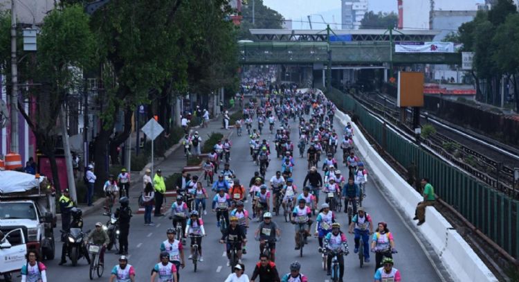 Brugada inaugura la ciclovía Gran Tenochtitlán con una rodada masiva (fotogalería)