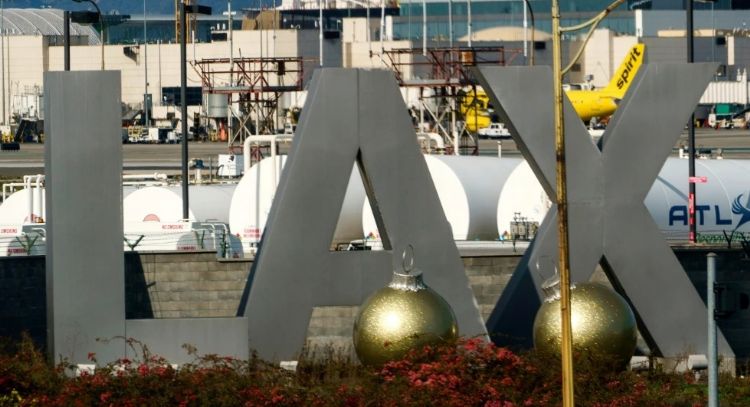 Arrestan a mujer en Los Ángeles por cargos de tráfico de armas iraníes