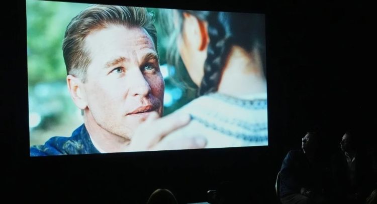 Val Kilmer, recreado mediante inteligencia artificial, debuta en el tráiler de As Deep as the Grave