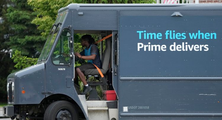 Amazon impondrá recargo de 3.5% a vendedores externos por alza en precios del combustible