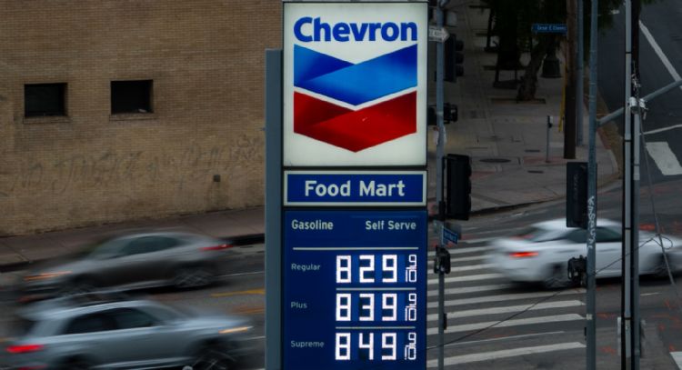 El petróleo de EU supera los 110 dólares por barril; Wall Street teme impacto en la inflación