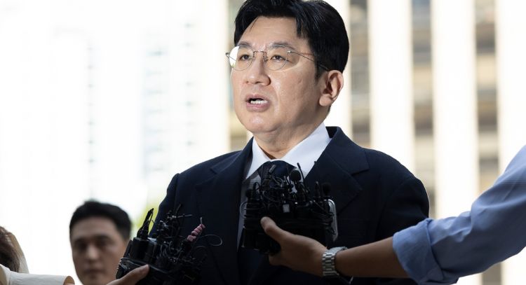 Policía surcoreana pide una orden de arresto contra el magnate del K-pop que lanzó a BTS