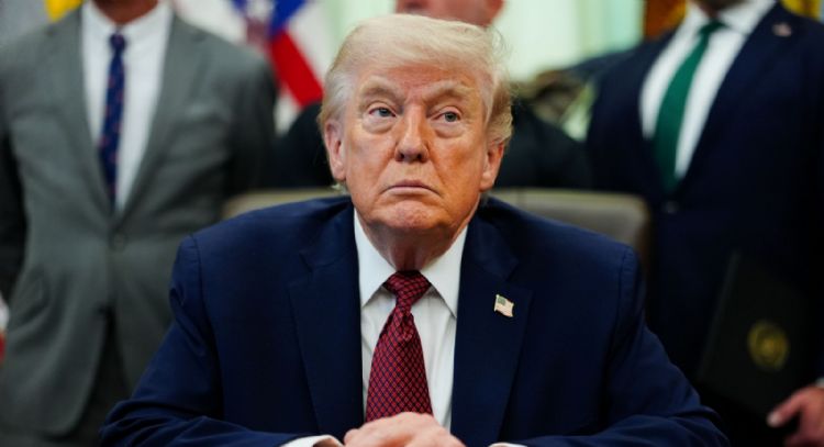 Trump intensifica la presión sobre Irán con sanciones a refinería china y 40 navieras