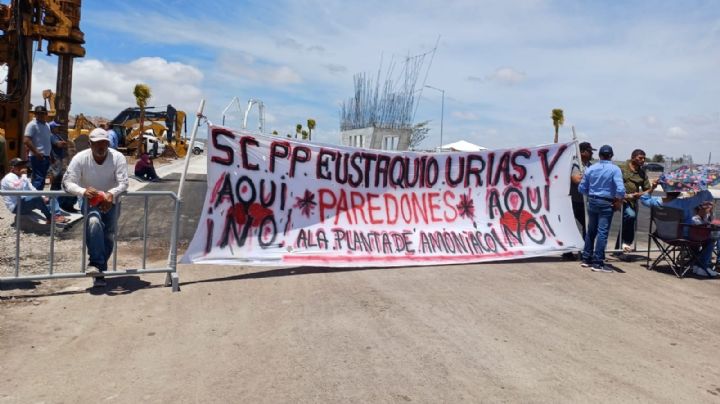 Manifestantes revientan inicio de obra de planta de metanol y hacen huír a Rubén Rocha