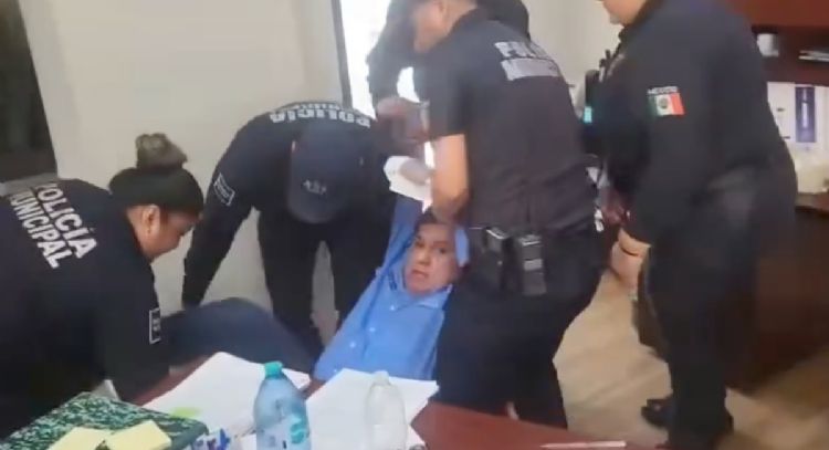 Sacan a la fuerza a gerente de Simas de Piedras Negras investigado por irregularidades (Video)