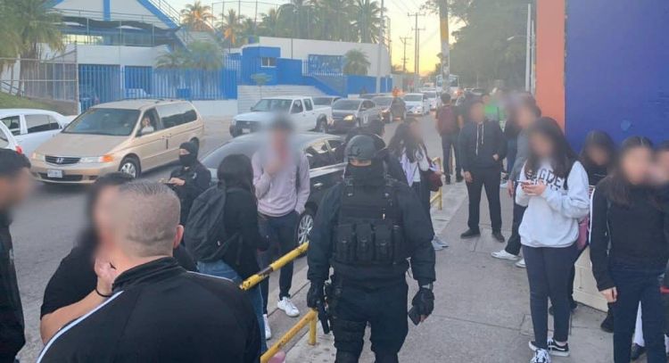 Evacuan preparatoria en Sinaloa tras amenaza de bomba y tiroteo