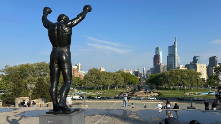 Museo de Filadelfia lleva la estatua de Rocky al interior tras décadas de tensión