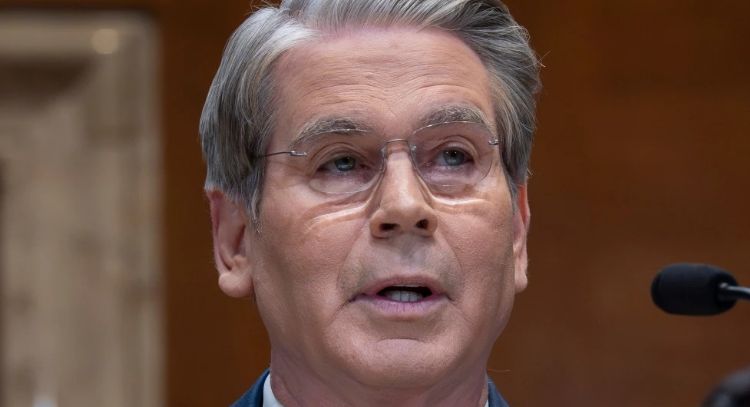 Secretario del Tesoro afirma que EU no renovará las exenciones para el petróleo iraní y ruso