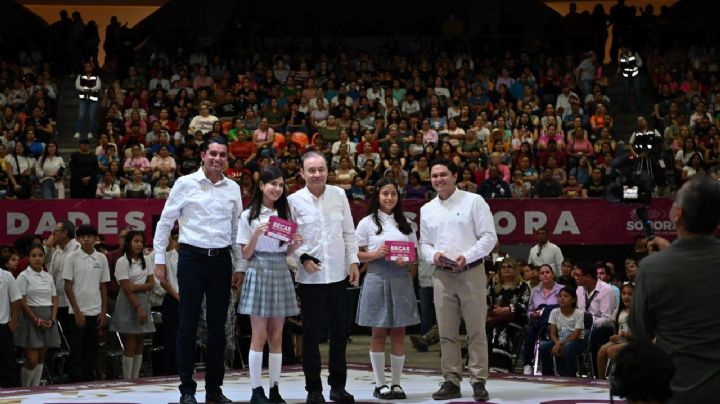 Gobernador Durazo impulsa becas universales para aliviar gasto familiar y mantener a jóvenes en clases