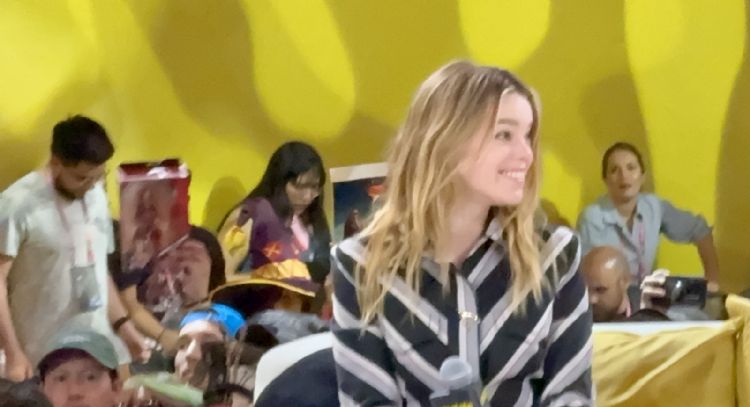 Milly Alcock se divierte con el duro entrenamiento de “Supergirl”