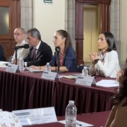 Gobierno y sector gasolinero acuerdan bajar el diésel a 27 pesos por litro