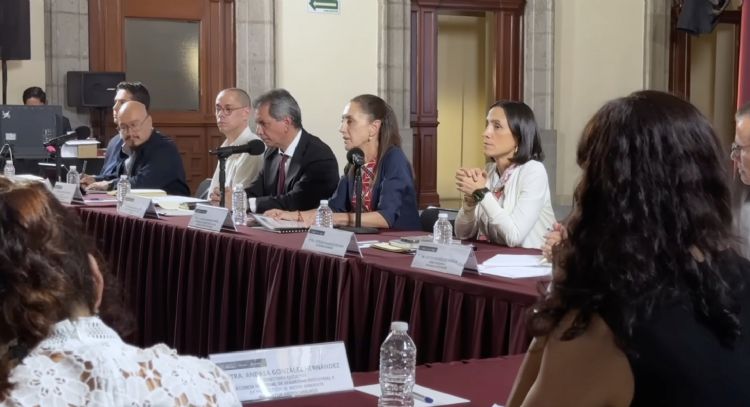 Gobierno y sector gasolinero acuerdan bajar el diésel a 27 pesos por litro