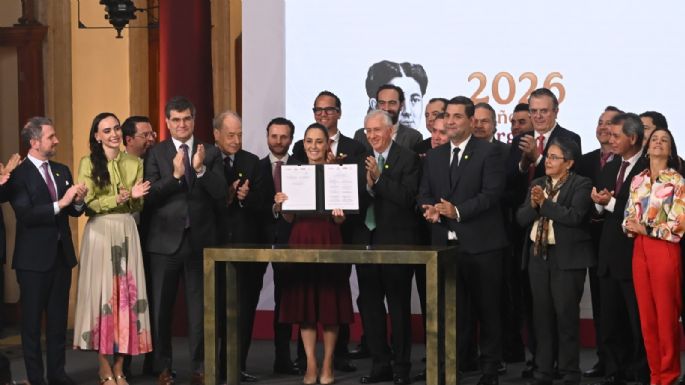 Sheinbaum firma acuerdo para fomentar la industria siderúrgica mexicana