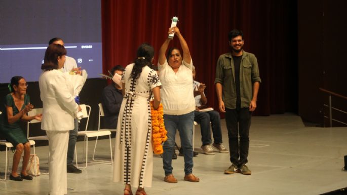 Exigen justicia para víctimas de la guerra sucia durante presentación de "La misma sangre"