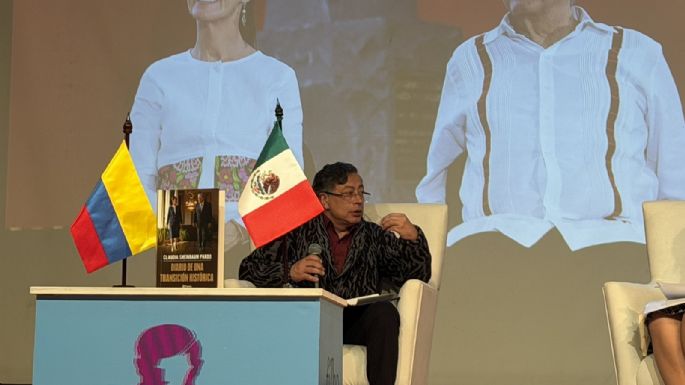 Petro presenta libro de Sheinbaum en Bogotá y critica los progresismos autoritarios