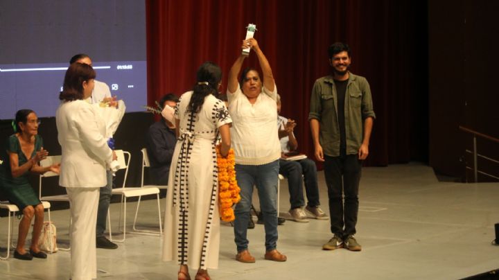 Exigen justicia para víctimas de la guerra sucia durante presentación de "La misma sangre"