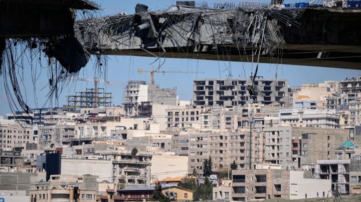 Dos aviones estadunidenses fueron derribados en Irán; un miembro de la tripulación está desaparecido