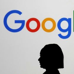 Adolescentes usan redes sociales e influencers para noticias, pero con escepticismo